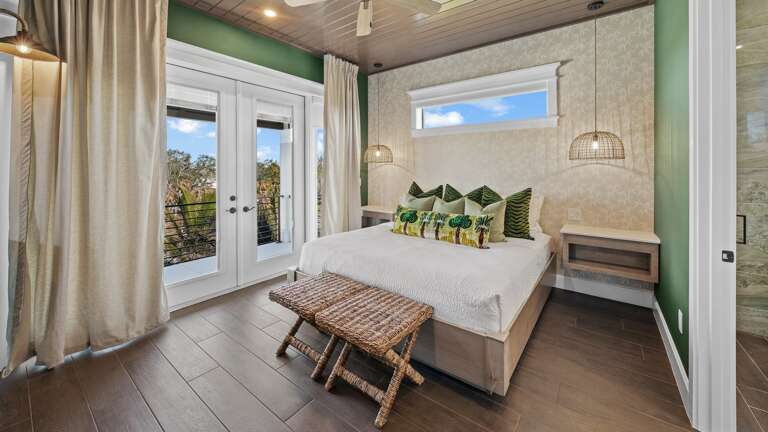 Bedroom 5 - King Sized Bed w/ En-Suite Bathroom