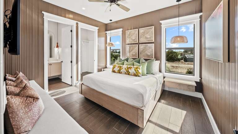 Bedroom 4 - King Sized Bed w/ En-Suite Bathroom