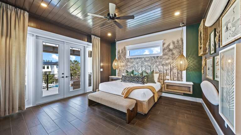 Master Bedroom 1 - King Sized Bed w/ En-Suite Bathroom and Balcony Access