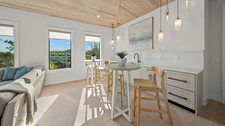 Club Room - Soft Seating - Bartop Seating - Large HDTV - Billards