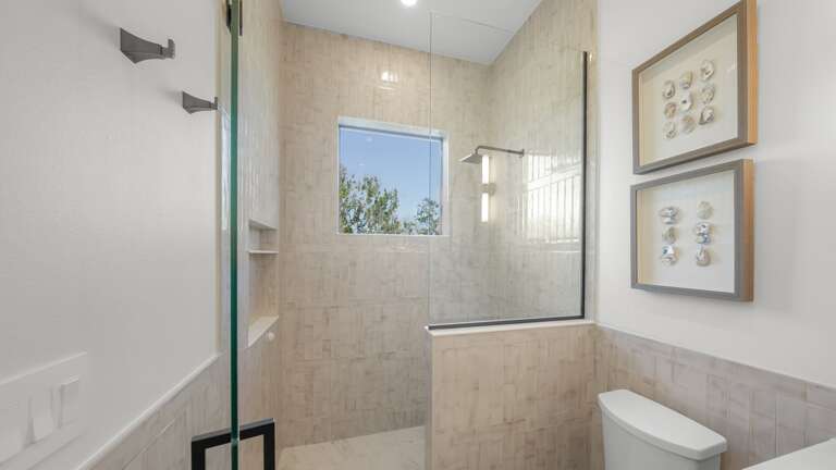 Bathroom 4 - En Suite w/ Walk-in Shower