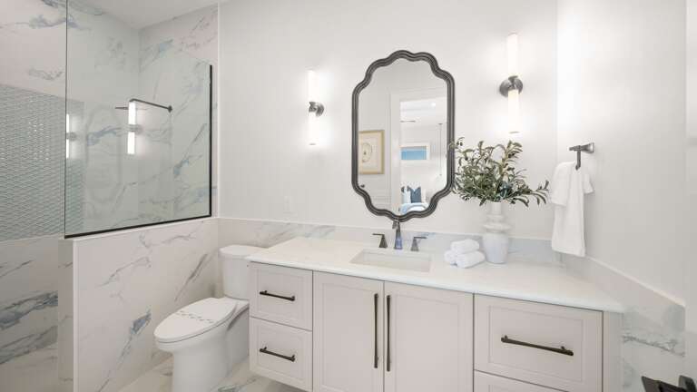 Master Bathroom 2 - En Suite w/ Walk-in Shower