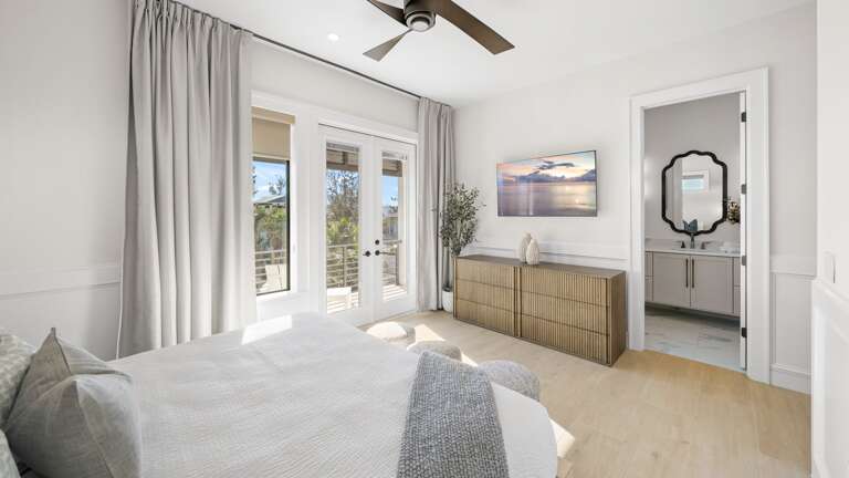 Master Bedroom 2 - King Sized Bed w/ En-Suite Bathroom and Balcony Access