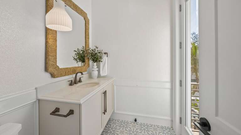 1st Living Level 1/2 Bath