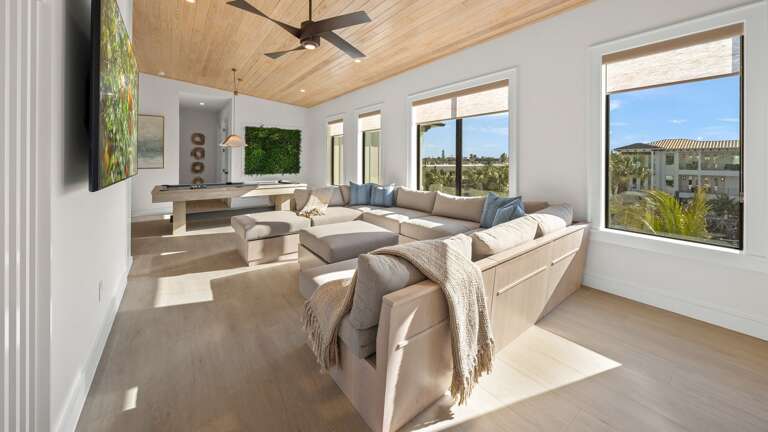 Club Room - Soft Seating - Bartop Seating - Large HDTV - Billards