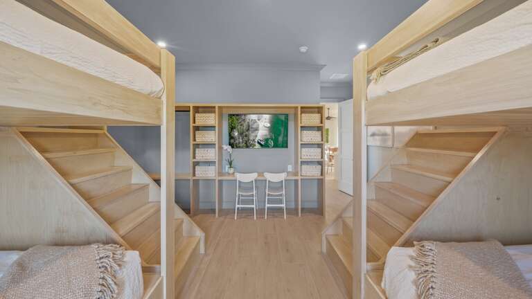Bedroom 6 - Queen Over Queen Bunk Beds (X2) w/ En-Suite Bathroom