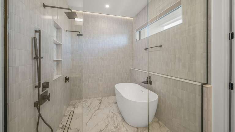 Master Bedroom 1 - King Sized Bed w/ En-Suite Bathroom and Balcony Access