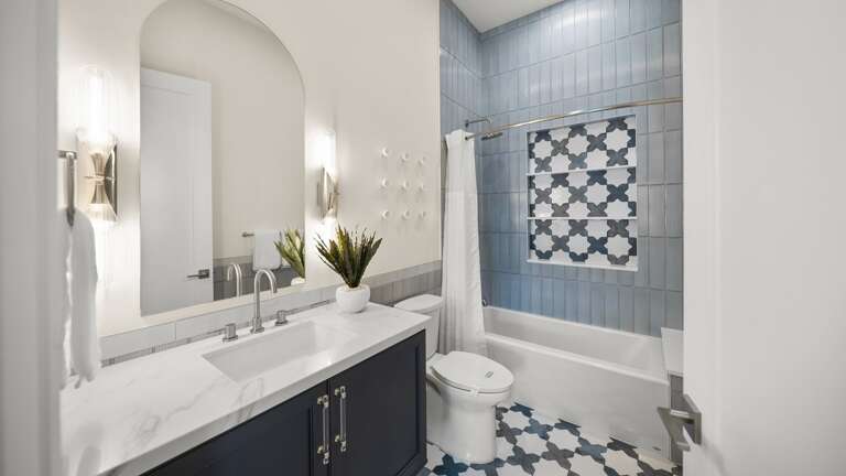 Bedroom 6 - En-Suite Bathroom - Shower/Tub Combination