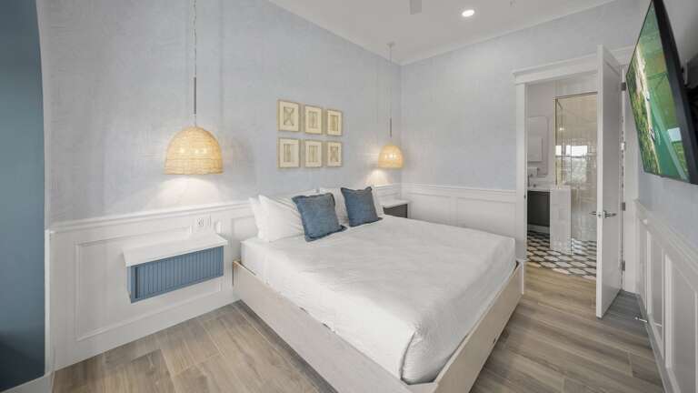 Master Bedroom 2 - King Size Bed and En-Suite Bathroom