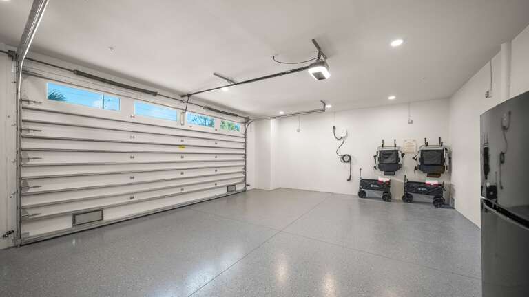 Garage - Beach Chairs - Beach Wagons