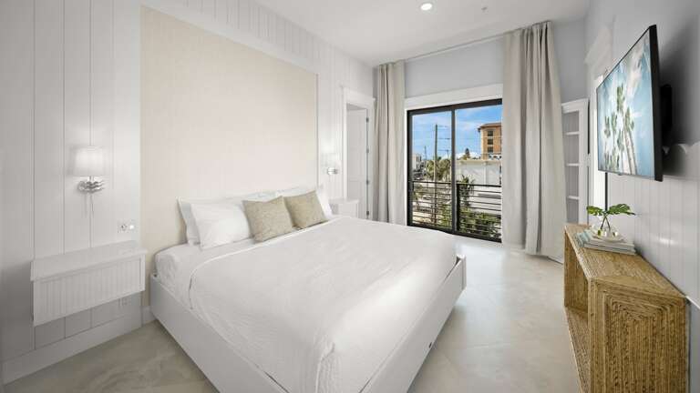 Bedroom 6 - King Size Bed and En-Suite Bathroom