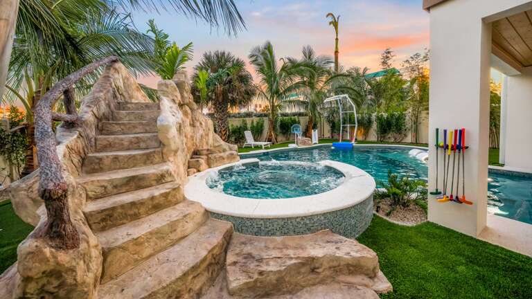 Home A - Twilight - Resort Style Pool & Spa - Rope Swing - Mini Golf Home A - Twilight - Resort Style Pool & Spa - Rope Swing - Mini Golf