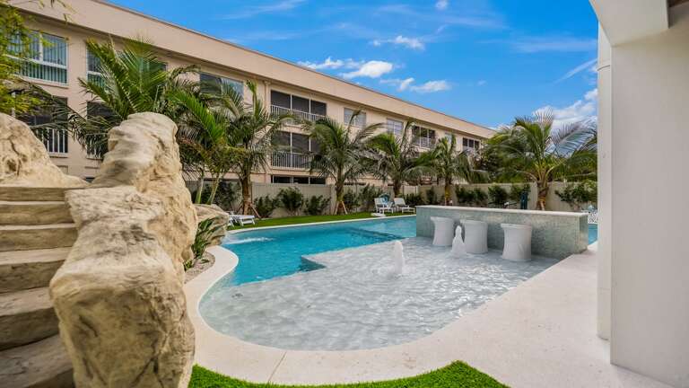 Home B - Resort Style Pool & Spa - Water Slide - Pool Volleyball - Mini Golf