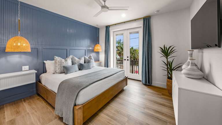 Home A - Master Bedroom 2 - En-Suite Bathroom - King Size Bed - Balcony Access