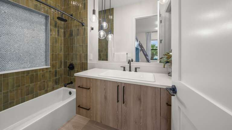 1st Living Level  - Bedroom 8 En Suite Bathroom - Shower/Tub Combo