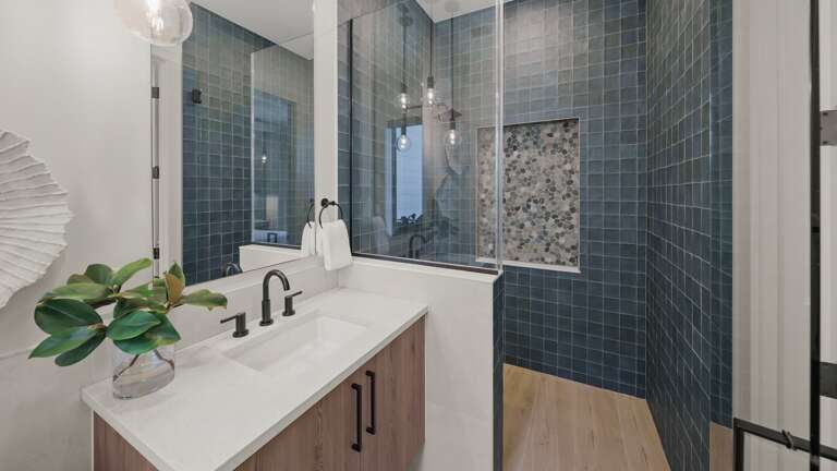 1st Living Level  - Bedroom 3 En Suite Bathroom