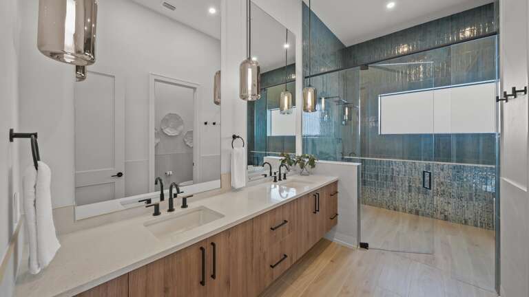 2nd Living Level  - Master Bedroom En Suite Bathroom