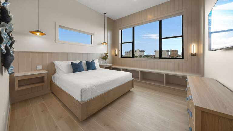2nd Living Level  - Master Bedroom - King Size Bed - Gulf Views