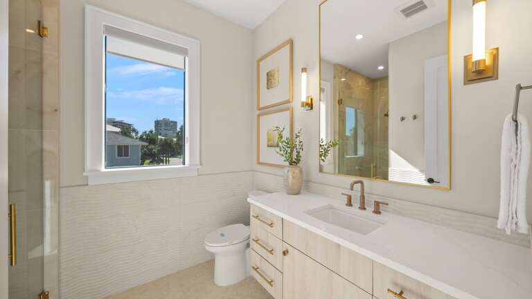 Ensuite Bath 3