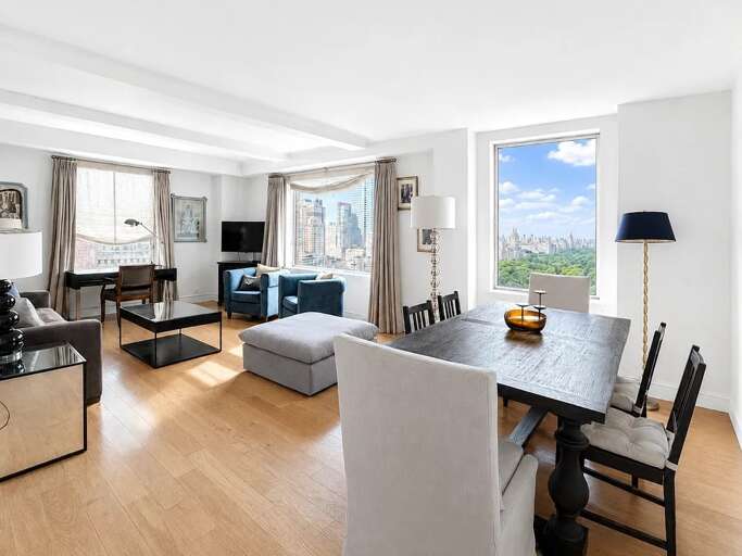 Essex House - 2907