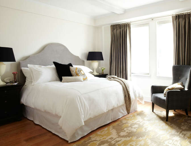 Vacation Rental Bedroom With Queen Bed And Sitting Area