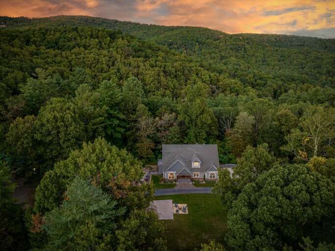 Savor your stay in the Blue Ridge Mountains. As our guest, you get the best of both worlds – a feel of seclusion paired with close proximity to all the popular Asheville sights!