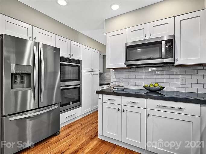 With a large refrigerator and double wall oven, it's easy for you to feed a large group or accommodate catered meals.