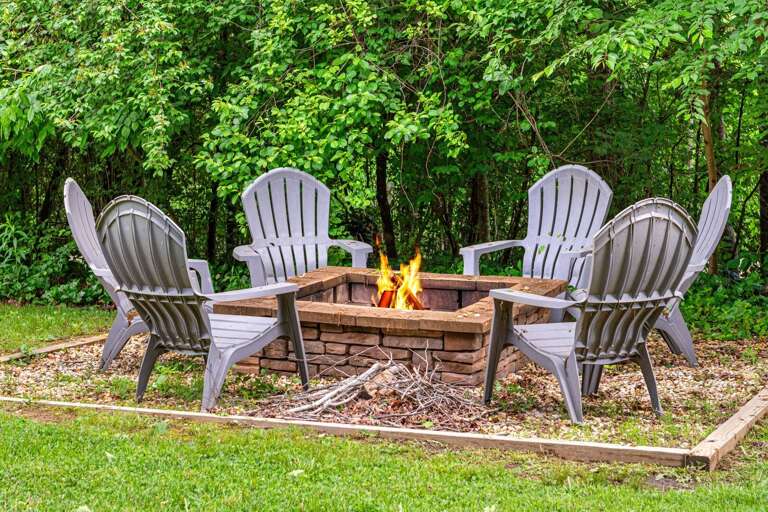 Outdoor Seating Circle, Chairs By Fire Pit, Foliage Fringe