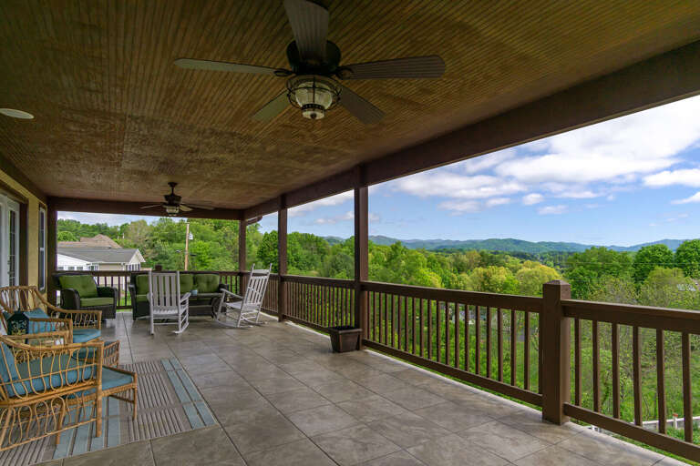 Observing the Appalachian landscape from the large decks is an unforgettable experience in itself. Observing the Appalachian landscape from the large decks is an unforgettable experience in itself.