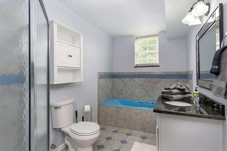 Shampoo, conditioner and body soap are conveniently available for your use in each bathroom. Shampoo, conditioner and body soap are conveniently available for your use in each bathroom.