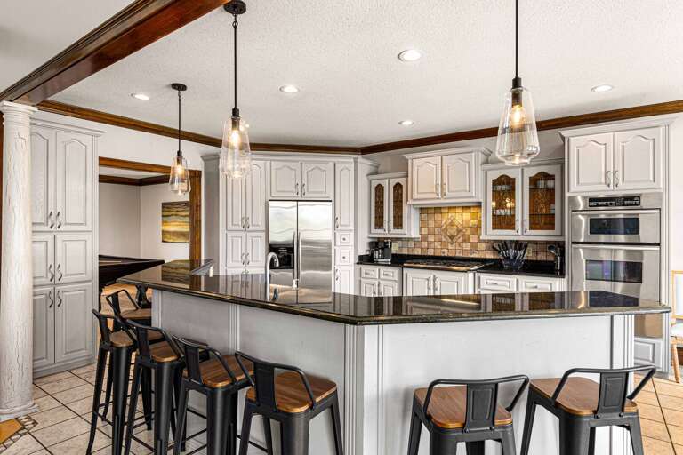 Counter seating for 4 makes it easy to socialize while cooking.