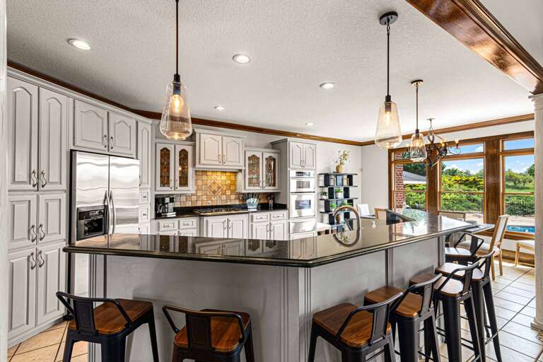 Whip up your favorite meals in this fully-equipped gourmet kitchen!