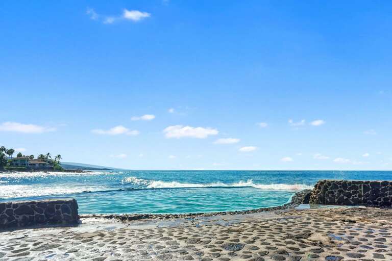 Kona by the Sea Oceanfront saltwater pool