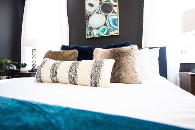 - Sink into layers of soft textures and calming hues that invite you to unwind - Statement art, natural light, and cloud like bedding create the coziest retreat - Whether it’s a quick nap or deep sleep, this bed delivers serious comfort