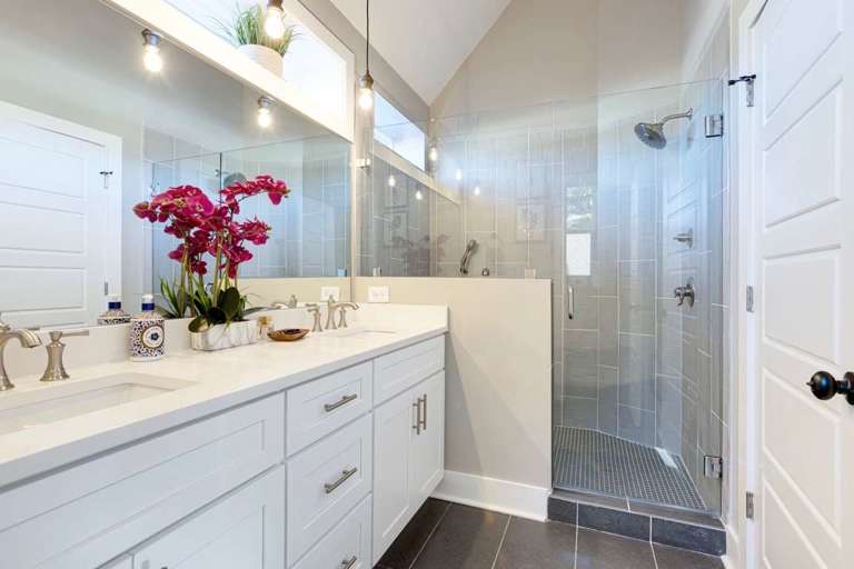 Ensuite bathroom with a large walk-in shower