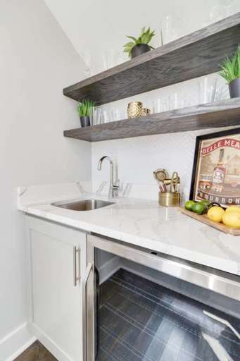 Rooftop wet bar area to prep your drinks before heading outside