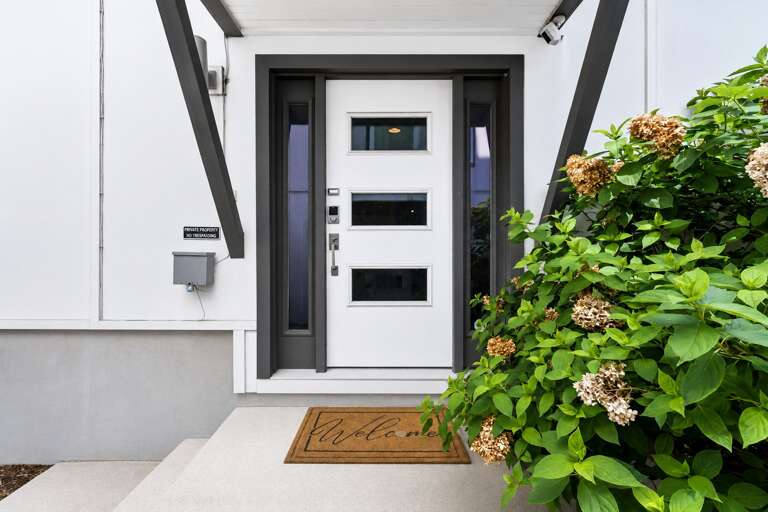 Step through the front entrance and your Nashville getaway officially starts — keyless entry, no hassle, just drop your bags and head straight to the rooftop