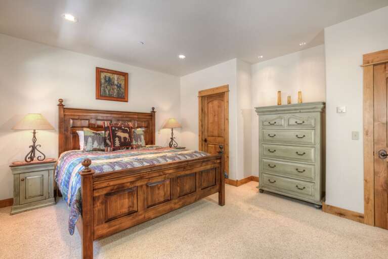 Enjoy the comfy king-sized bed | Main Level Enjoy the comfy king-sized bed | Main Level