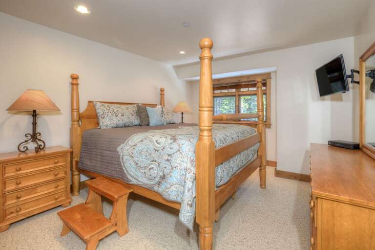 Watch your step! | King-sized bed | Upper Level Watch your step! | King-sized bed | Upper Level