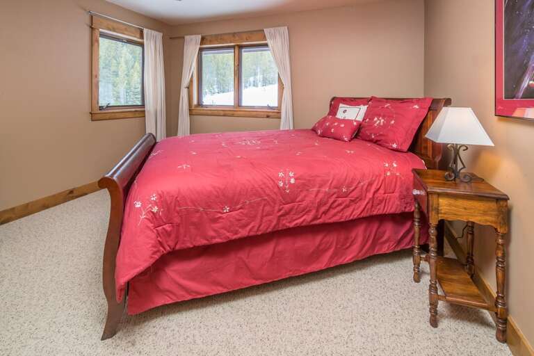 Amazing views | Queen- sized bed | Upper Level