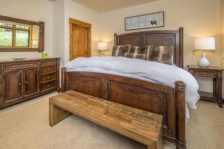 Master Bedroom | King Bed | Main Level