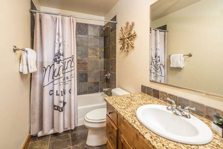 Shared Bathroom | Upper Level