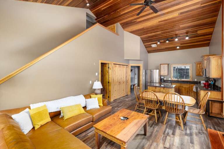 Gather round for a delicious dinner | Main Level