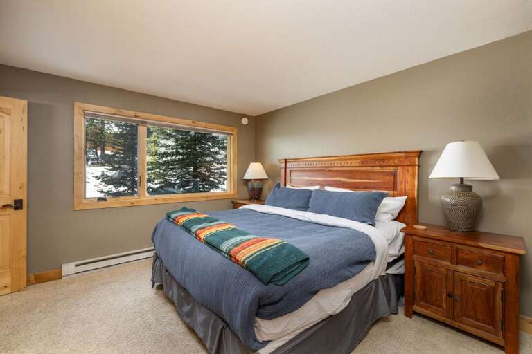 Sleep well in the king-sized bed | Main Level