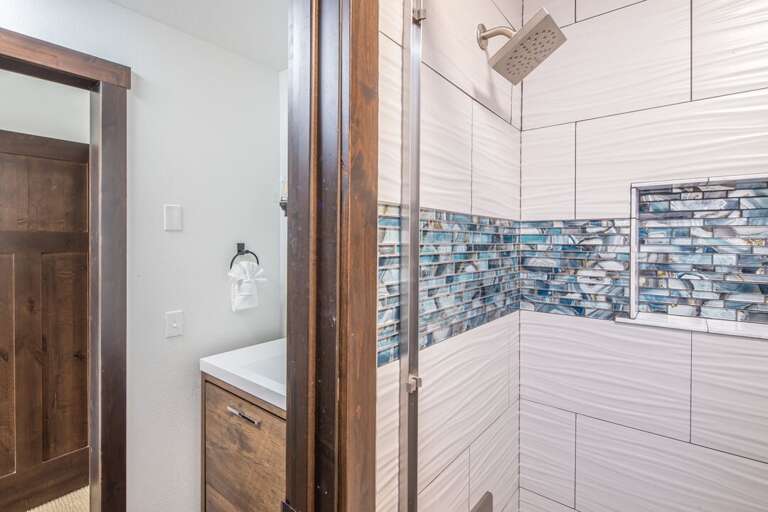 Upper Level Bunk Room En-suite