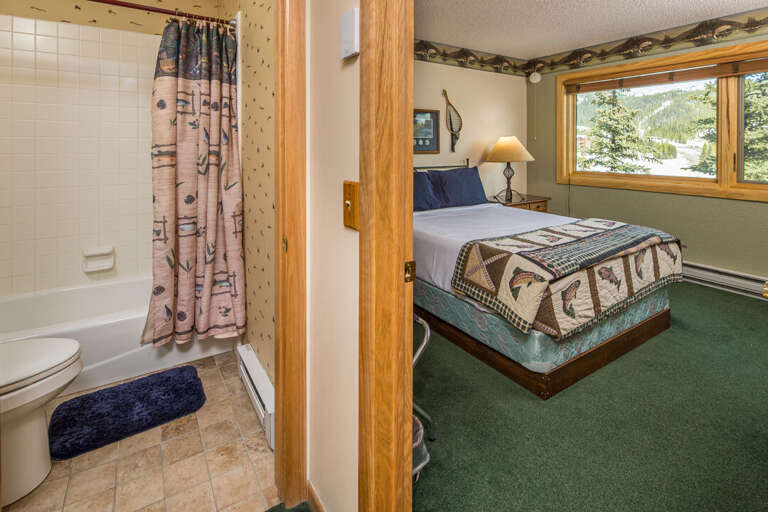 The main floor shared ensuite The main floor shared ensuite