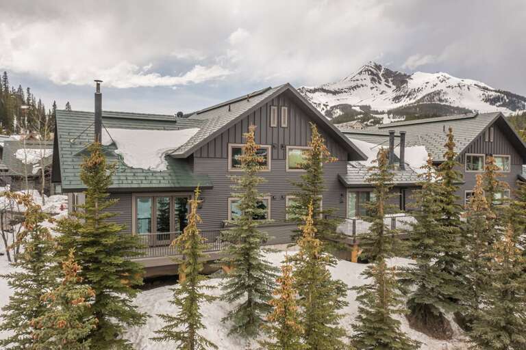 The views from the back deck, overlooking Lake Levinsky are amazing!