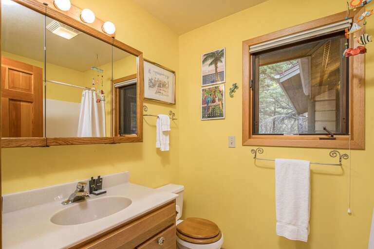 Shared Bathroom | Main Level