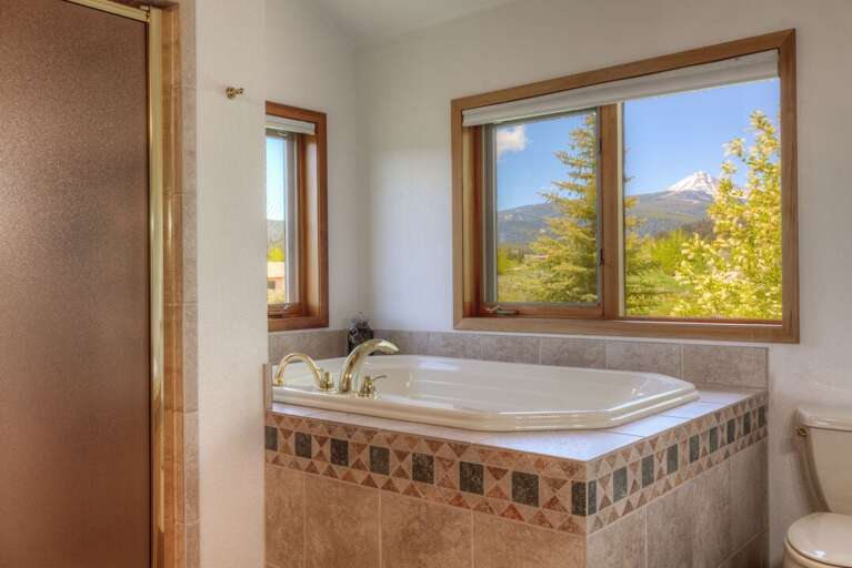 Take a bath in the jetted tub | Upper Level Take a bath in the jetted tub | Upper Level