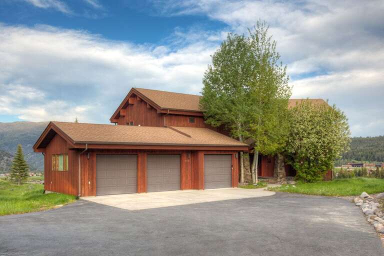 Lots of parking | Exterior Lots of parking | Exterior